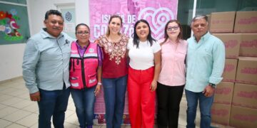 Atenea acerca apoyos alimentarios a mujeres de Zona Continental con “Isleña de Corazón”