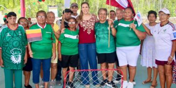 Atenea celebra con una convivencia futbolera a los papitos de la Casa del Adulto Mayor de Ciudad Mujeres