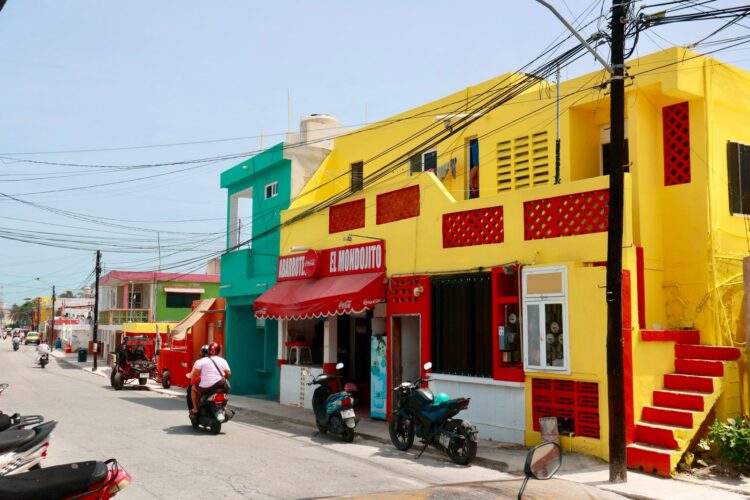 Avanza programa federal Rutas Mágicas de Color en Isla Mujeres