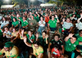 Atenea celebra con familias isleñas y turistas el triunfo de México en el “Fut Fest Isla Mujeres”