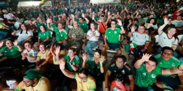 Atenea celebra con familias isleñas y turistas el triunfo de México en el “Fut Fest Isla Mujeres”