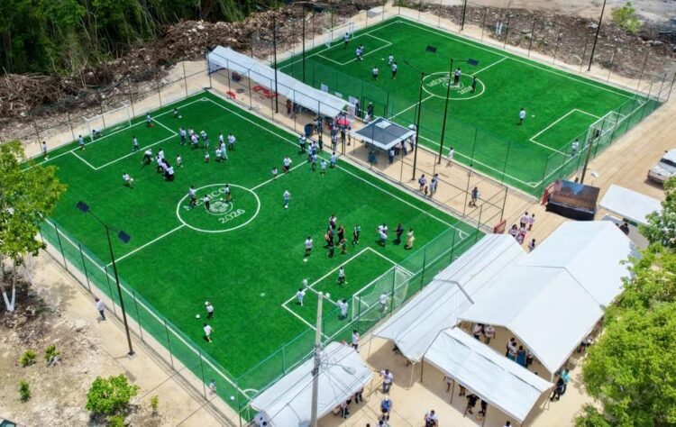 Inauguran dos canchas de fútbol 5 del programa Mundial Social en El Ramal