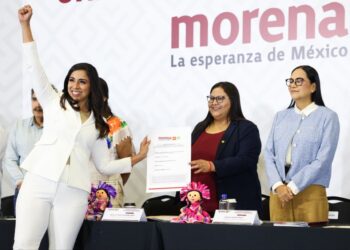 Presenta Marybel Villegas su registro en el proceso interno de Morena