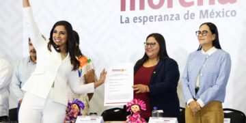 Presenta Marybel Villegas su registro en el proceso interno de Morena