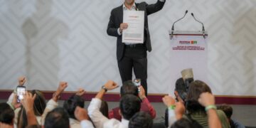 Gino Segura se registra para coordinar la defensa de la Transformación en Quintana Roo
