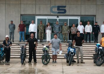 Mara Lezama entrega vehículos y motocicletas recuperadas a sus propietarios