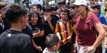 Mara Lezama supervisa el uso de la cancha de fútbol 5 de la Supermanzana 29, legado del Mundial Social 2026*