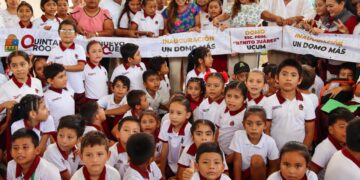 Mara Lezama inaugura un domo más en primaria “Benito Juárez”, de Ucum tras 44 años de espera