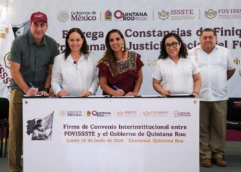 Firma Mara Lezama con FOVISSSTE convenio para subsidio de cancelación de hipotecas durante entrega de 188 constancias de finiquito