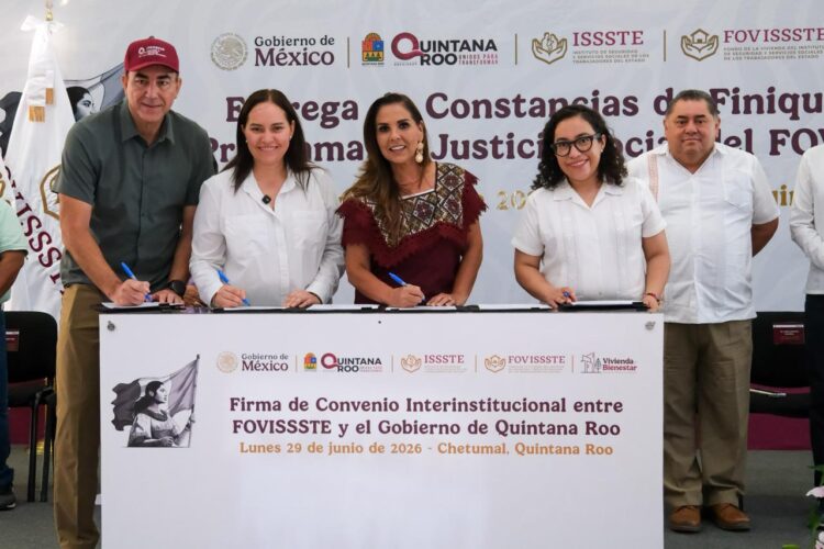 Firma Mara Lezama con FOVISSSTE convenio para subsidio de cancelación de hipotecas durante entrega de 188 constancias de finiquito