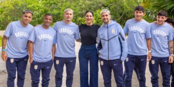 Estefanía Mercado y Mara Lezama dan la bienvenida a la Selección de Uruguay a Playa del Carmen
