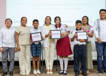 Fomenta Ana Paty Peralta ejercicios de participación democrática para niñas y niños