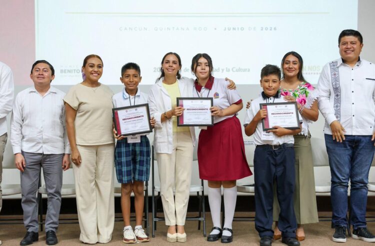 Fomenta Ana Paty Peralta ejercicios de participación democrática para niñas y niños