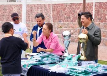 Claudia Sheinbaum realiza visita sorpresa a SLP para entregar boletos del Mundial 2026