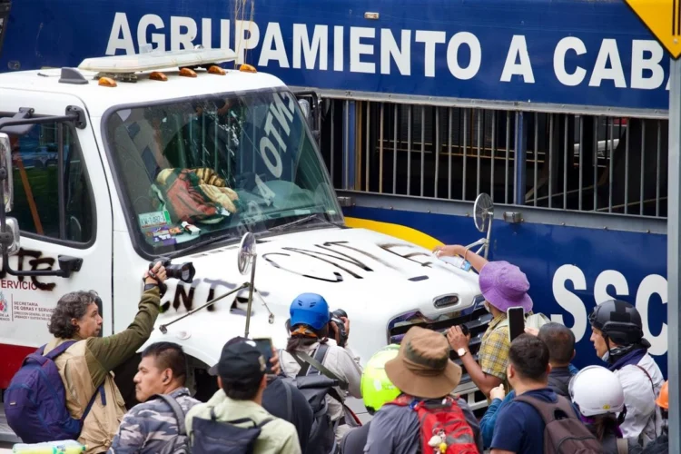 CNTE emplaza al gobierno federal a cumplir sus demandas o protestará en inauguración del Mundial