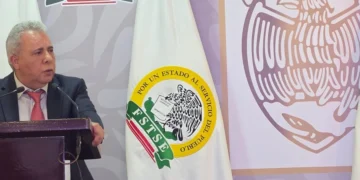 Gobierno federal y FSTSE acuerdan alza de 9% para salarios y prestaciones