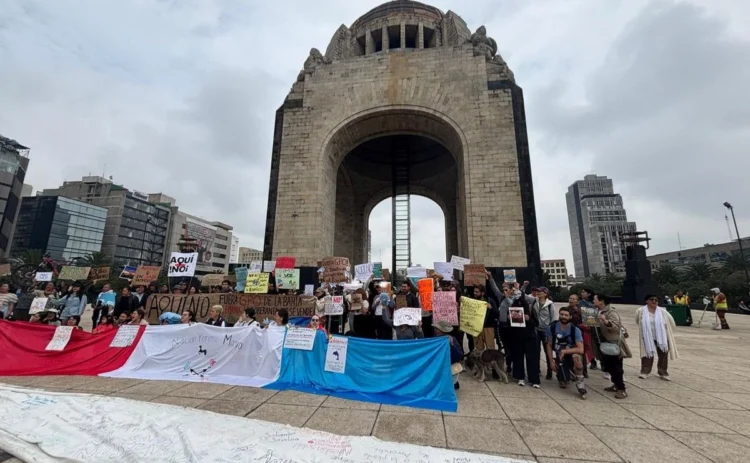 Marchan en CDMX contra la planta de fertilizantes en Topolobambo