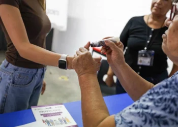 Retención de legisladores y compra de votos, denuncia Morena durante elecciones en Coahuila