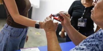 Retención de legisladores y compra de votos, denuncia Morena durante elecciones en Coahuila