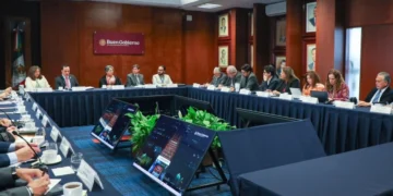 Secretaría Anticorrupción inhabilita a 39 servidores de CFE e IMSS; les impone multas millonarias
