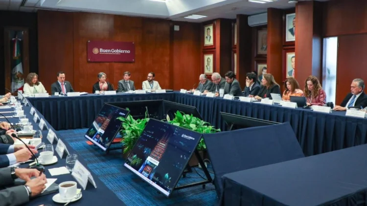 Secretaría Anticorrupción inhabilita a 39 servidores de CFE e IMSS; les impone multas millonarias