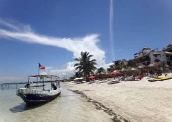Sheinbaum anuncia que Mahahual tendrá protección para desarrollar ecoturismo comunitario