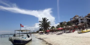 Sheinbaum anuncia que Mahahual tendrá protección para desarrollar ecoturismo comunitario