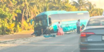 Revisarán operación de autobuses de transporte de personal, ante frecuentes choques