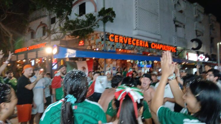 Levanta victoria de México ventas en sports bar; ahora anticipan mejores cifras el domingo