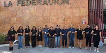 Protestan defensores públicos de la justicia federal, por despido de 40 trabajadoras sociales