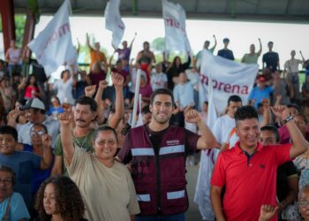 Gino Segura recorre calles de Cancún para escuchar a las familias y fortalecer la organización de Morena