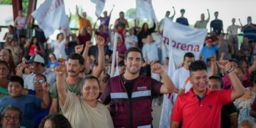 Gino Segura recorre calles de Cancún para escuchar a las familias y fortalecer la organización de Morena