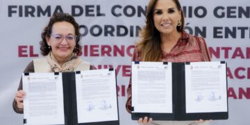 Firman Mara Lezama y Xóchitl Herrera convenio que crea la Universidad Rosario Castellanos en Playa del Carmen y Chetumal