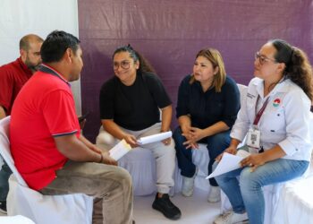 Aprovechan ciudadanos en “Día del Pueblo” más de 130 trámites y servicios