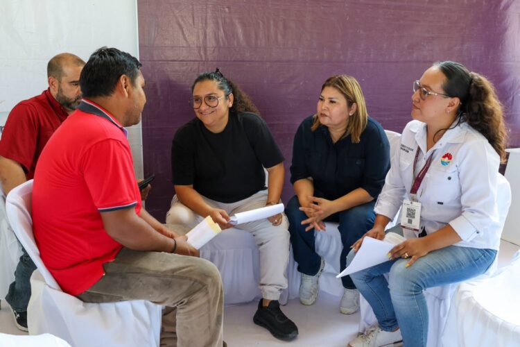 Aprovechan ciudadanos en “Día del Pueblo” más de 130 trámites y servicios