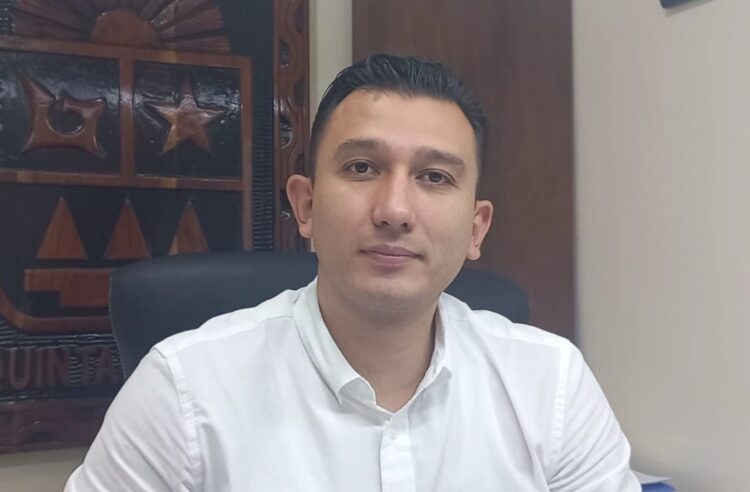 Detienen a Vicente Aldape, tesorero de Tulum, en el aeropuerto de Cancún