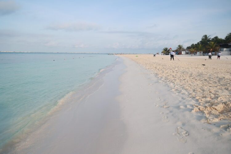 Gobierno de Isla Mujeres se prepara para izar por quinto año consecutivo la bandera Blue Flag en Playa Centro y Playa Norte