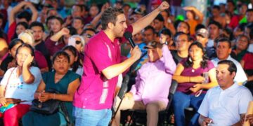 Gino Segura refrenda la unidad de Morena con recorrido y asambleas informativas en Bacalar