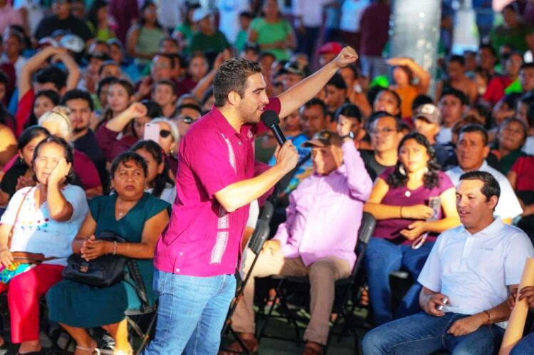 Gino Segura refrenda la unidad de Morena con recorrido y asambleas informativas en Bacalar