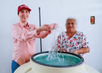 Atenea continúa llevando agua potable a las familias de Ciudad Mujeres con el programa “Agua para ti”