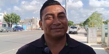 Detectan a ambulantes ‘colgados’ de la CFE en Playa del Carmen