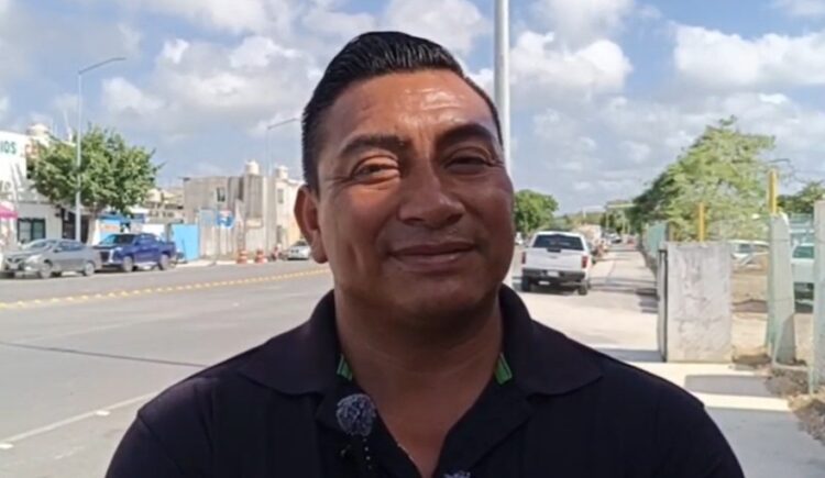 Detectan a ambulantes ‘colgados’ de la CFE en Playa del Carmen