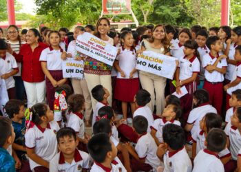 Las niñas y niños de Carlos A. Madrazo ya tienen un nuevo domo para aprender y hacer deporte: Mara Lezama