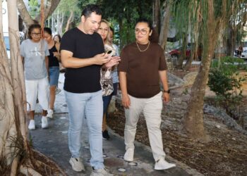 Renueva Ayuntamiento de BJ iluminación del Parque Aurora en la SM 44