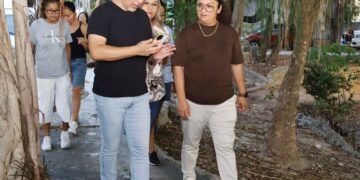 Renueva Ayuntamiento de BJ iluminación del Parque Aurora en la SM 44