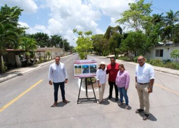 Entrega Mara Lezama obras viales en Carlos A. Madrazo