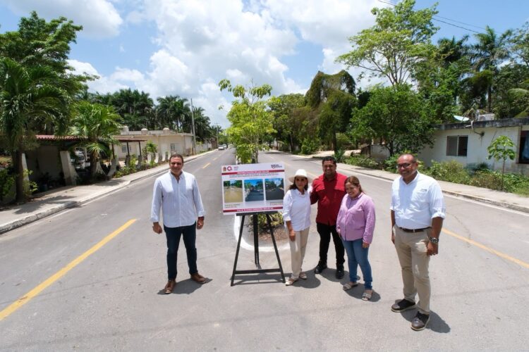 Entrega Mara Lezama obras viales en Carlos A. Madrazo