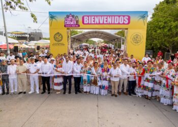 Tradición, música y mucho colorido marcan el inicio de la Feria del Carmen 2026 