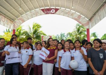 Entrega Mara Lezama nuevo domo en Huay-Pix y fortalece infraestructura educativa