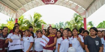 Entrega Mara Lezama nuevo domo en Huay-Pix y fortalece infraestructura educativa